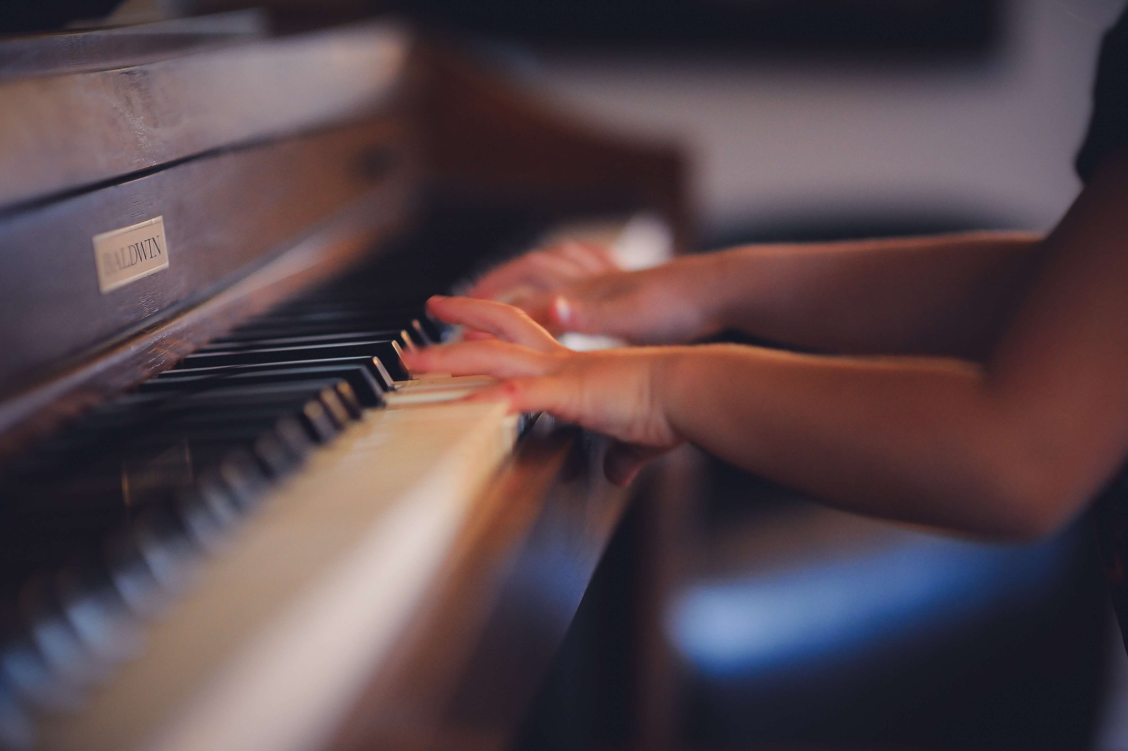 Mengenalkan Musik pada Anak sejak Dini