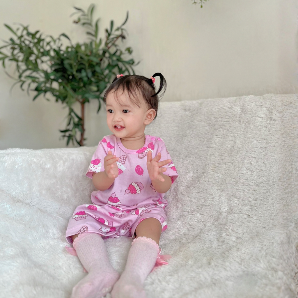 Cocohanee - Creamy Strawberry Baby Short Shoulder Button Pajamas - Piyama Bayi dengan Kancing di Bahu