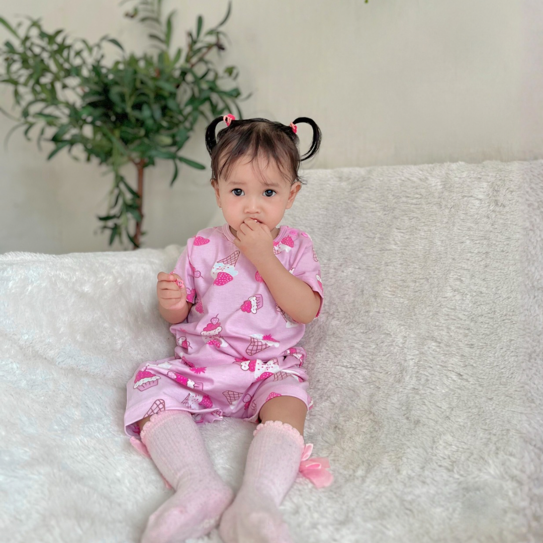 Cocohanee - Creamy Strawberry Baby Short Shoulder Button Pajamas - Piyama Bayi dengan Kancing di Bahu