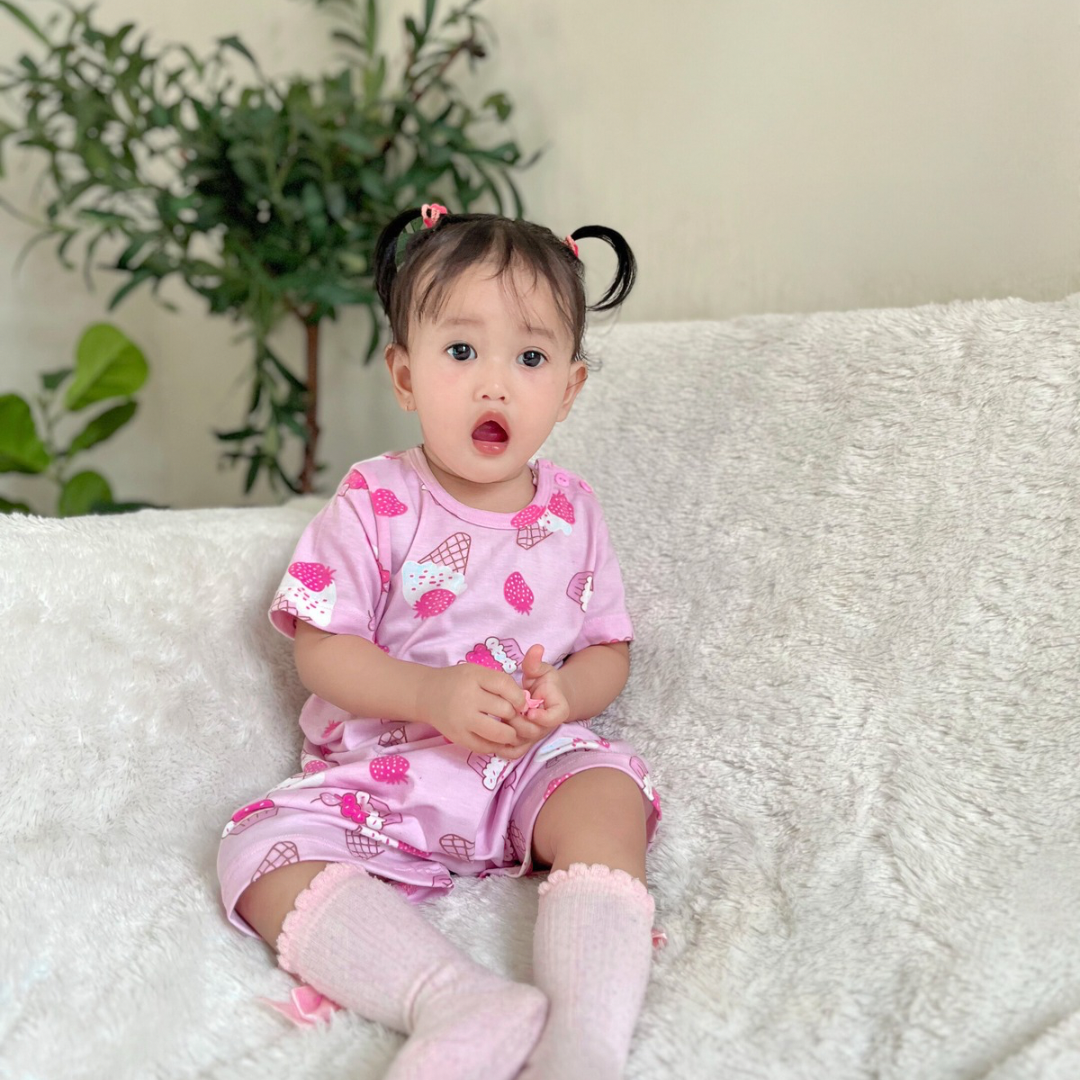 Cocohanee - Creamy Strawberry Baby Short Shoulder Button Pajamas - Piyama Bayi dengan Kancing di Bahu