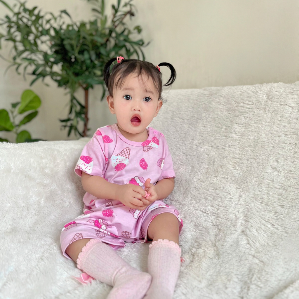 Cocohanee - Creamy Strawberry Baby Short Shoulder Button Pajamas - Piyama Bayi dengan Kancing di Bahu